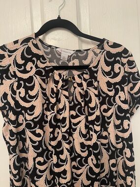 Liz Claiborne Black and Blush Scroll-Print Short Sleeve Blouse